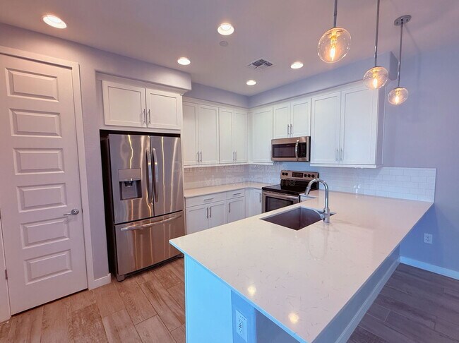 Building Photo - 4100 S Pinelake Way