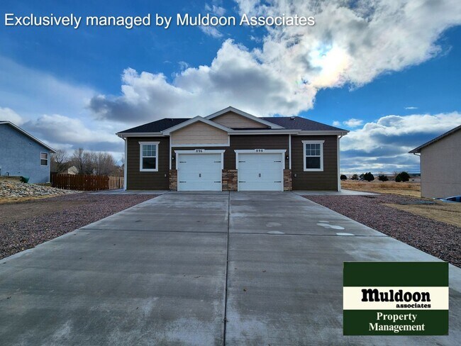 Building Photo - Brand new duplex unit available now!