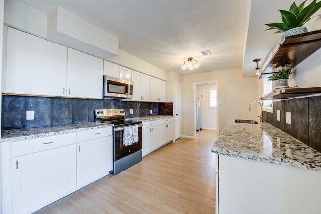 Building Photo - 1120 Mahlmann St