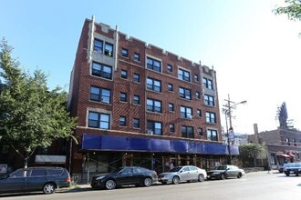 Building Photo - 714 W Belmont Ave