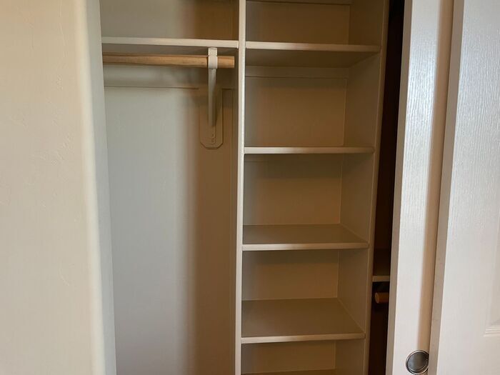 Building Photo - 1435 W Kilburn St