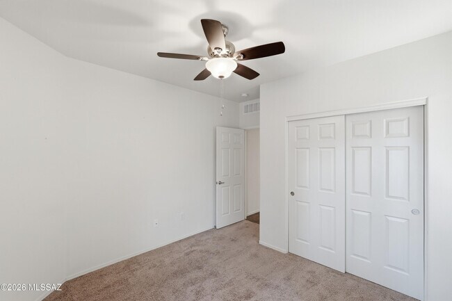Building Photo - 4162 N Thurston Ln
