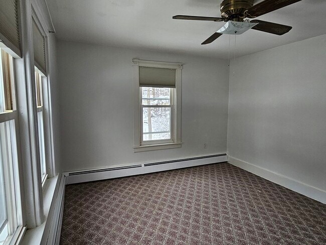 Building Photo - 248 Sutton St