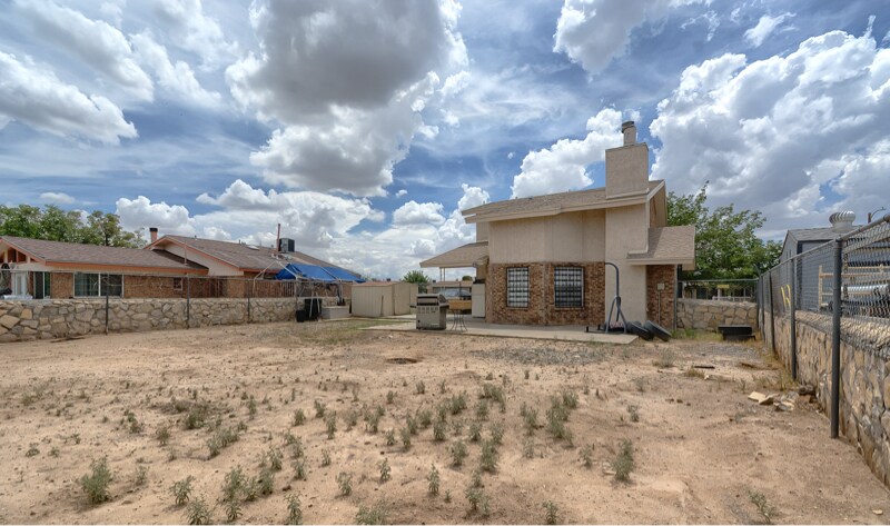 Building Photo - 9307 Chantilly Dr