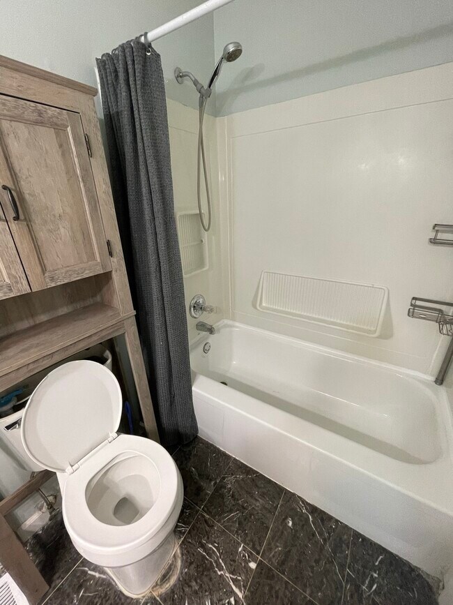 Building Photo - 1311 N Glen Cir