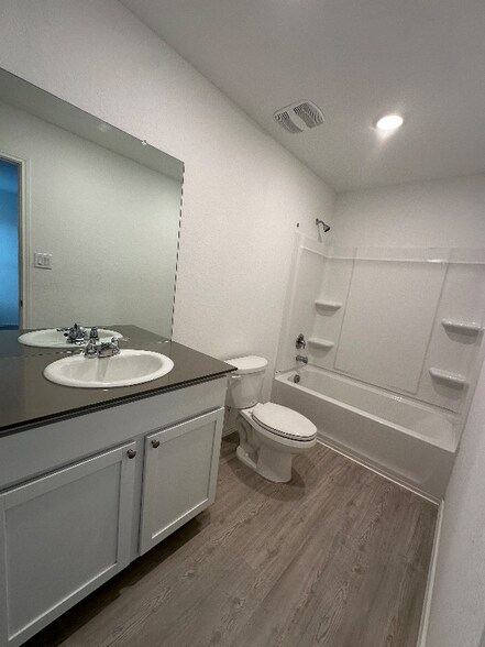 Building Photo - 4918 Legacy Trl