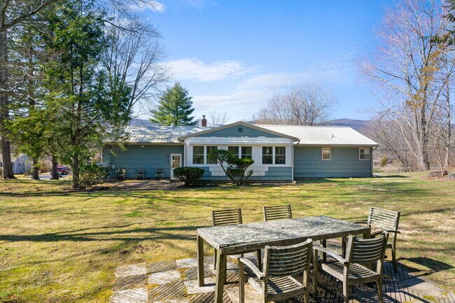 Building Photo - 17 Bruin Dr