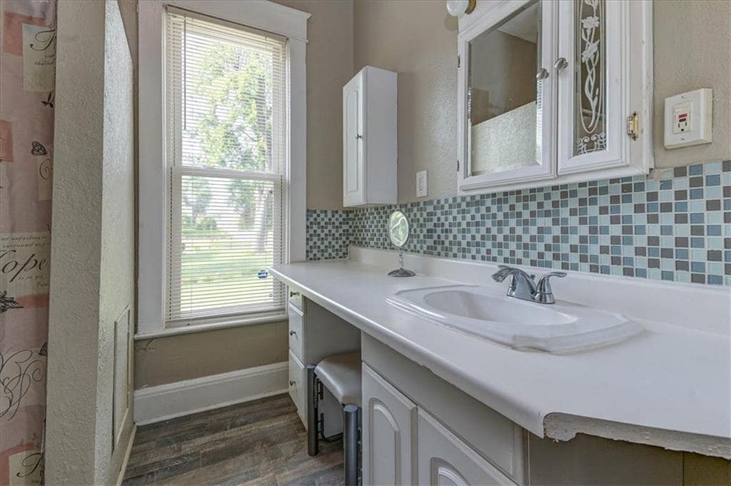 Bathroom - 820 S Cottage St