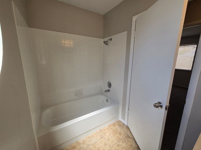 Building Photo - 2252 Welsey Manor Dr