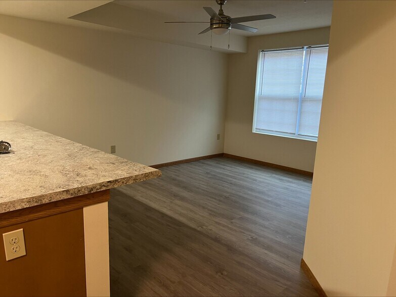 Building Photo - 350 Elk Village Dr