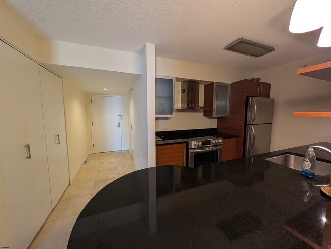 Building Photo - 526 Pacific Ave