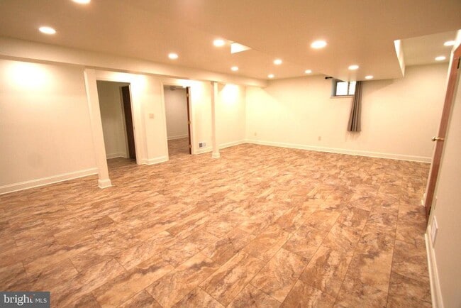 Building Photo - 10104 Towhee Ave