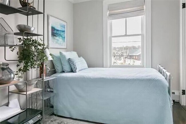 Building Photo - 16 Carroll Ave