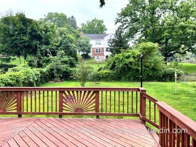 Building Photo - 1668 Brandon Ave SW