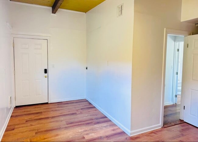 Building Photo - 337 Spruce Dr