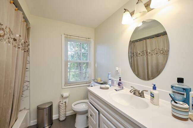 Building Photo - 9124 Orchard Brook Dr