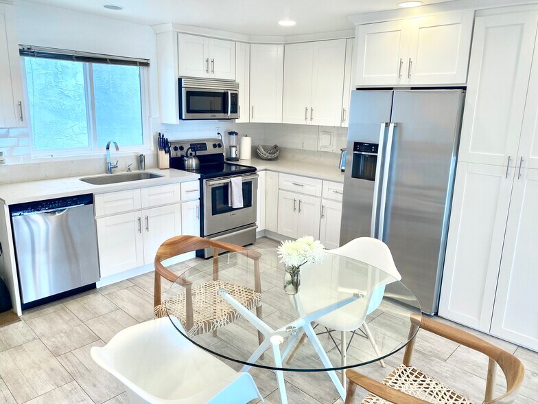 Stainless Steel Appliances - 18203 Coastline Dr