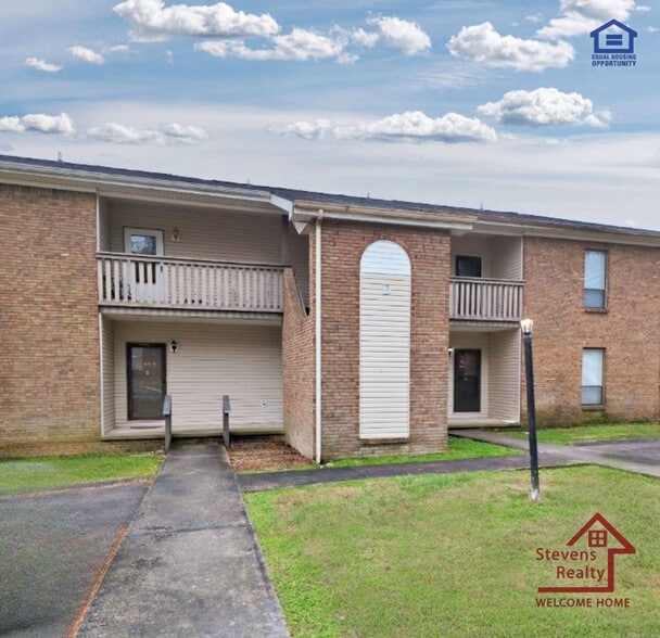 Building Photo - 121 Bybee Dr