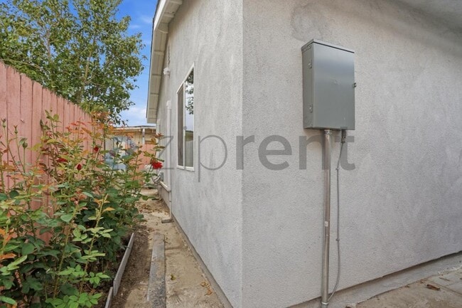 Building Photo - 17406 Horst Ave