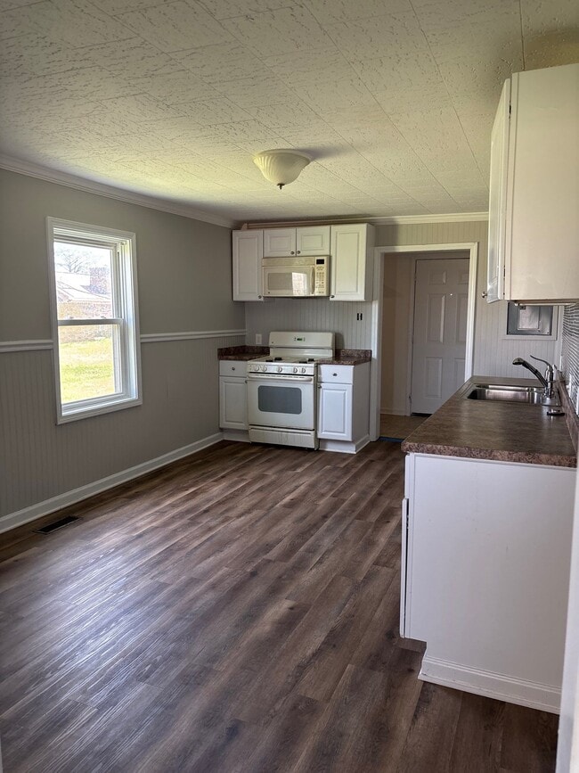 Building Photo - 159 Ervin Ln