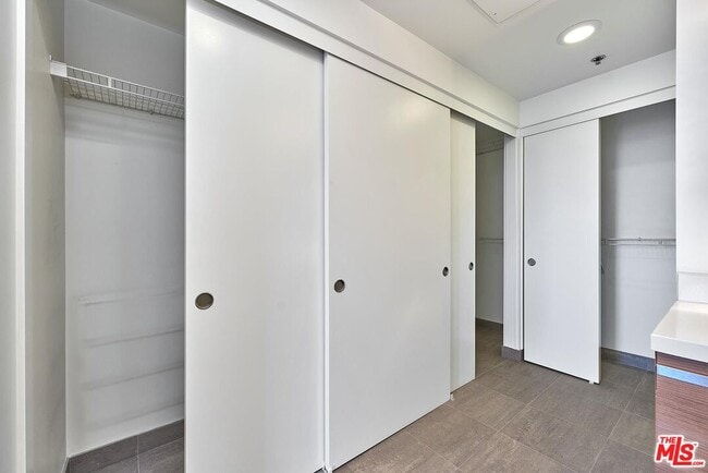 Building Photo - 3785 Wilshire Blvd