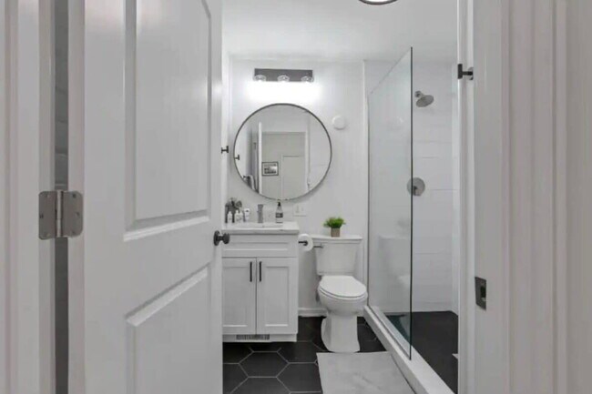 Building Photo - The Artist's Apt. | 1BR | Short North | +Parking