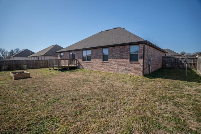 Building Photo - Spacious 3 Bedroom, 2 Bathroom home!