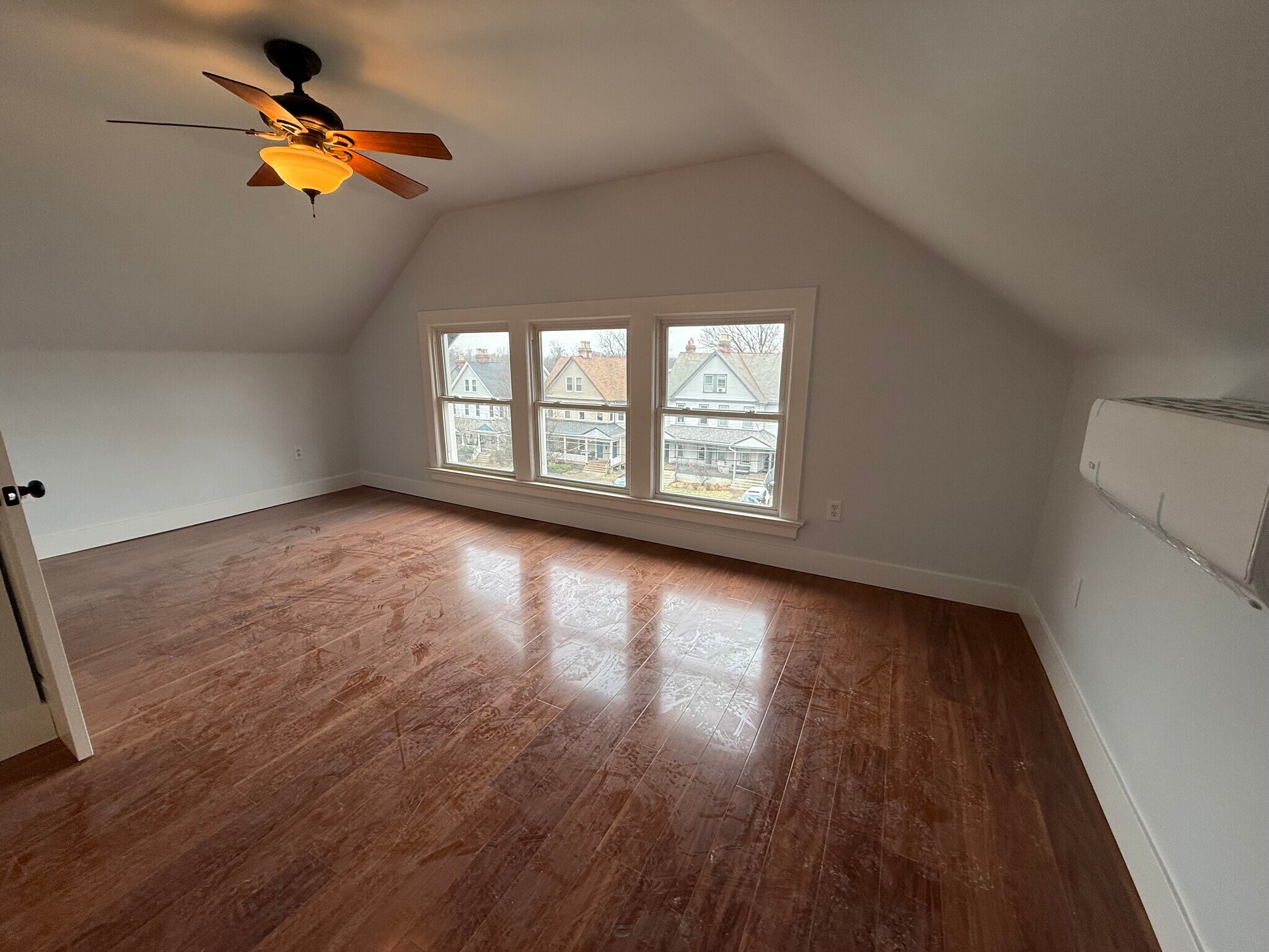 Building Photo - 1367 Burdette Ave