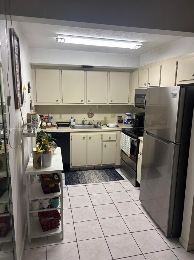 Building Photo - 13255 SW 9th Ct