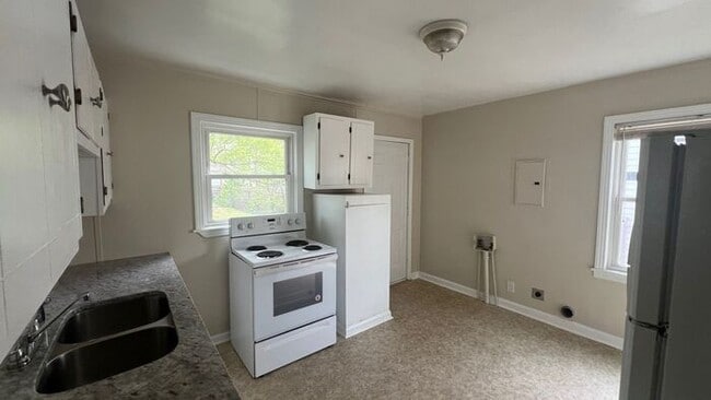 Building Photo - Cute East Nashville Home