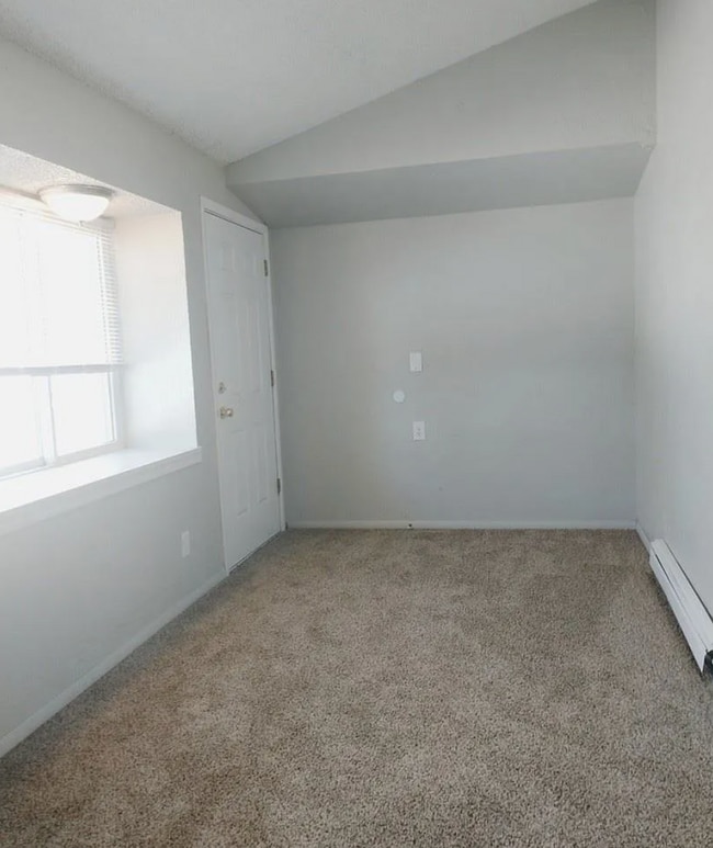 Building Photo - 2 Bed, 1 Bath Duplex