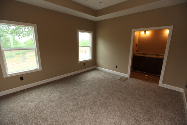 Building Photo - 3 Bedroom, 2 Bathroom Townhouse in Savanna...