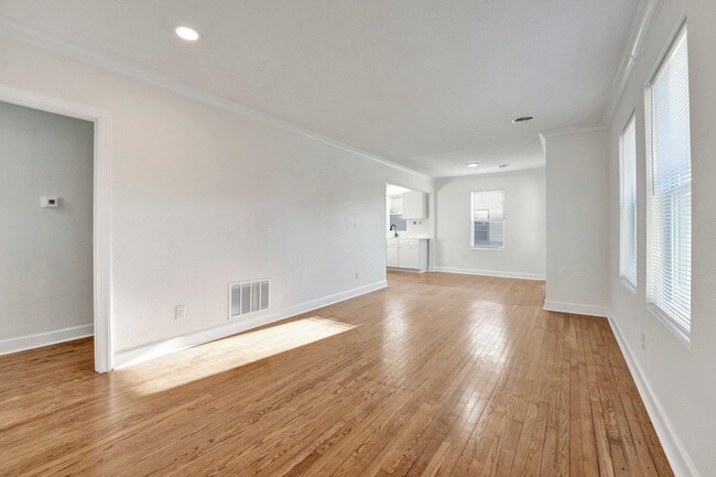 Building Photo - 3780 Shirlwood Ave