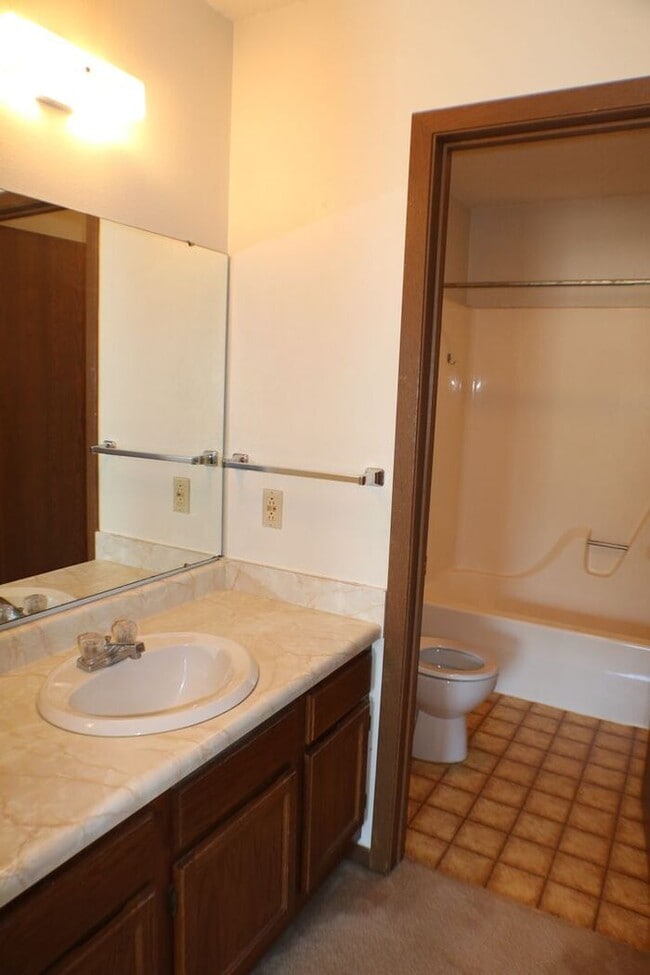 Building Photo - $1,195 | 2 Bedroom, 2 Bathroom Apartment |...