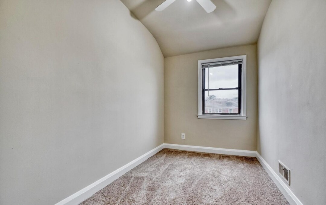 Building Photo - 1035 Arncliffe Rd