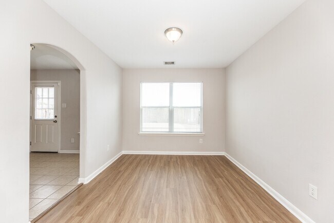 Building Photo - 1006 Vernage Rd