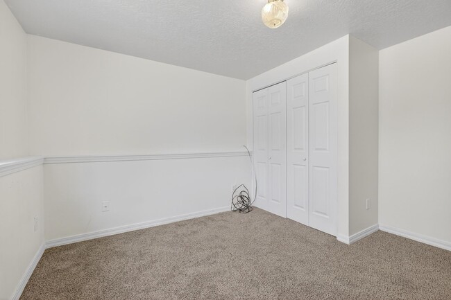 Building Photo - HUGE 6 bed 3 bath Home in Pocatello