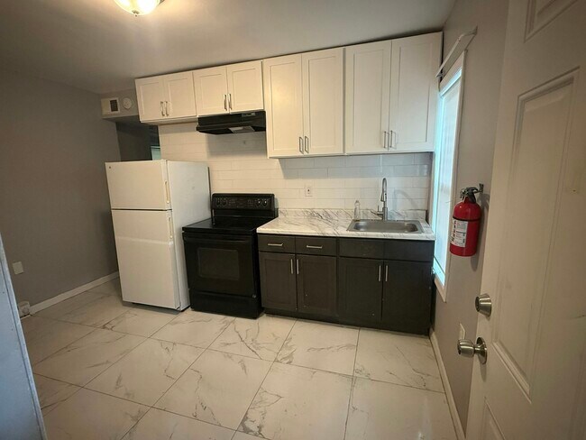 Building Photo - 188 Clinton St