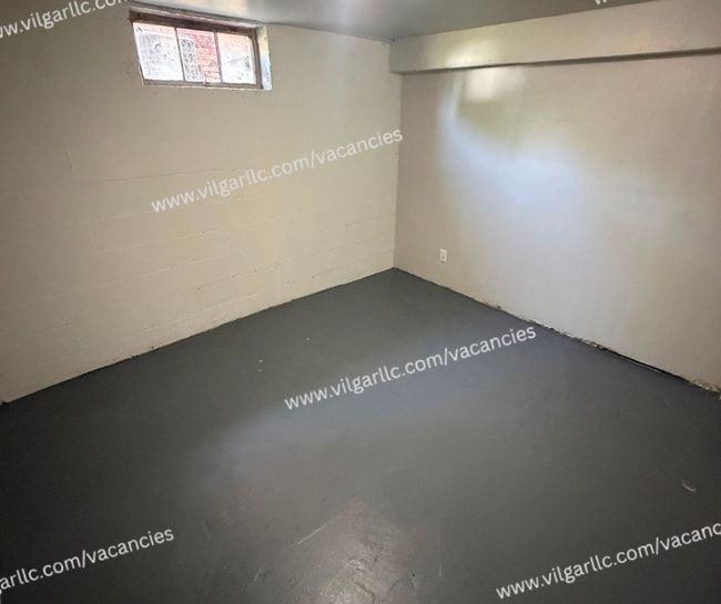 Building Photo - Newly Renovated 3- Bedrooms,  1-Bathroom Home