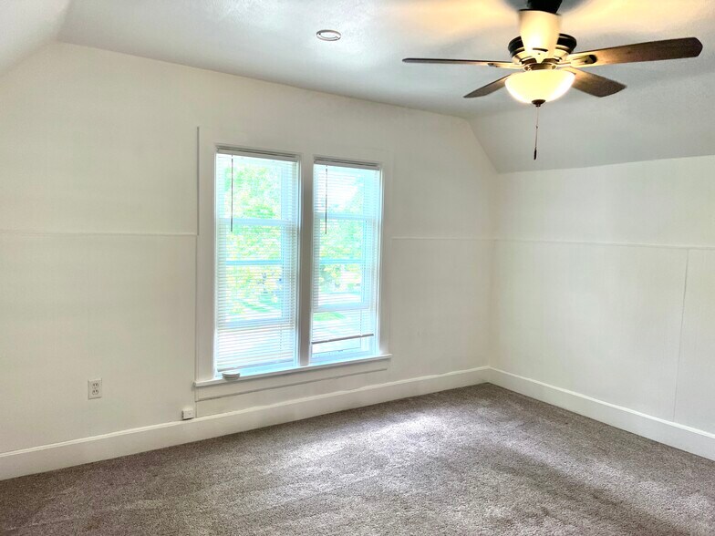 Building Photo - 27 Reed St