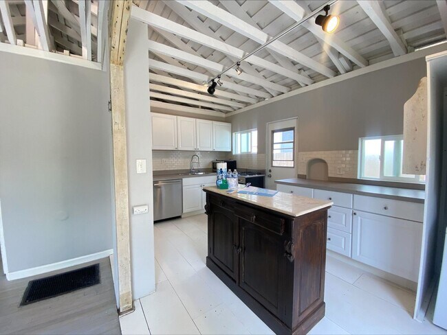 Building Photo - A North Park Gem! Remodeled! One of a kind...