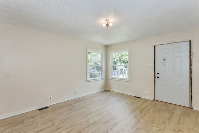 Building Photo - 1802 N Market St