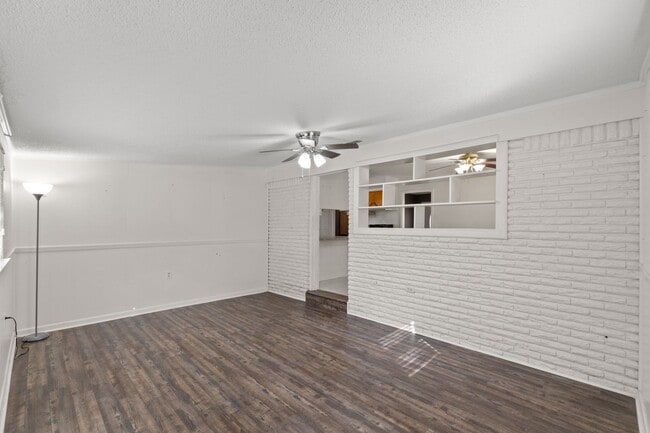 Building Photo - 3 bedrooms 2 bathroom