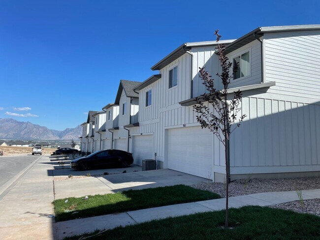 Building Photo - HUGE Townhome For Rent in Saratoga Springs!!