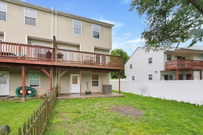 Building Photo - 3B/4B Townhome in Phoenixville!