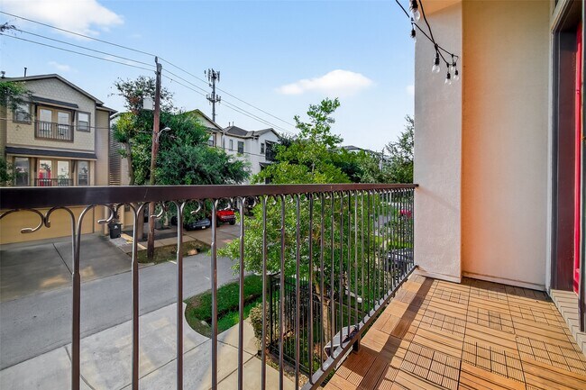 Building Photo - 2506 Maxroy St