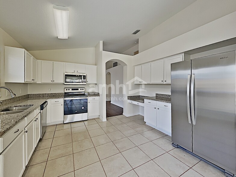 Building Photo - 10311 Hunters Haven Blvd