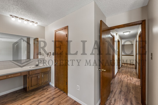 Building Photo - 1111 E Redwood Rd