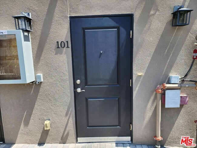 Building Photo - 2726 Cochran Ave