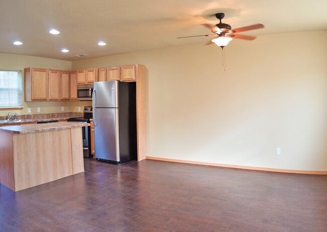 Building Photo - 235 S Rolling Woods Way